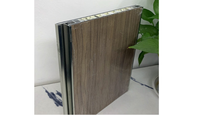 抗倍特復(fù)合蜂窩板有什么不同之處呢