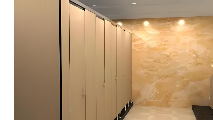 金屬蜂窩板在高檔商場衛(wèi)生間隔斷中的應(yīng)用
